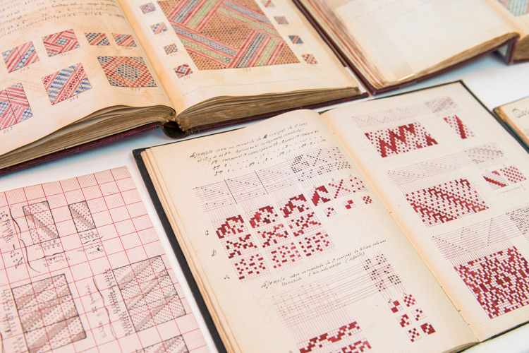 vitrina_biblioteca_cdmt_cdmtextil