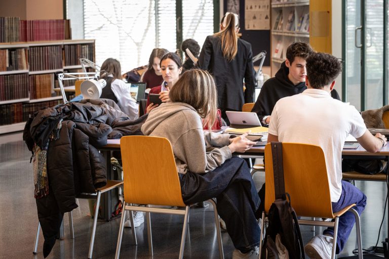 museutextil-biblioteca4