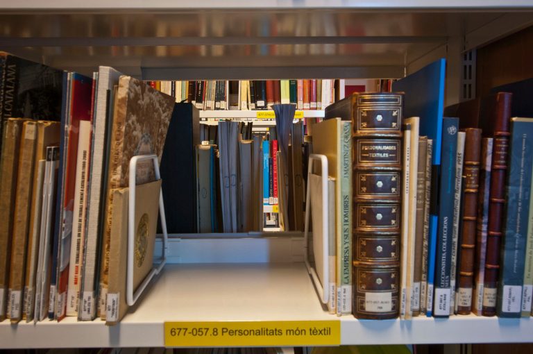 museutextil-biblioteca6