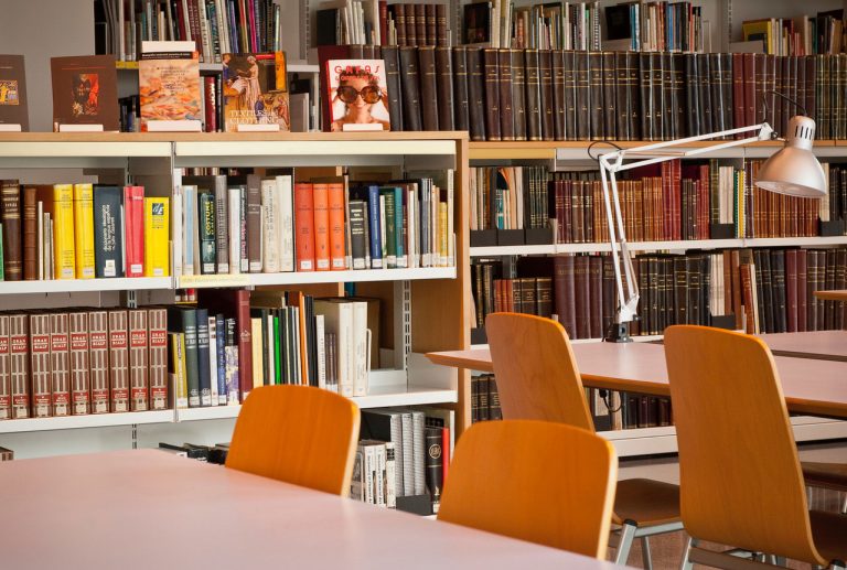 museutextil-biblioteca8